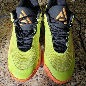 Nike Giannis Immortality 4 Size 10.5 Mens